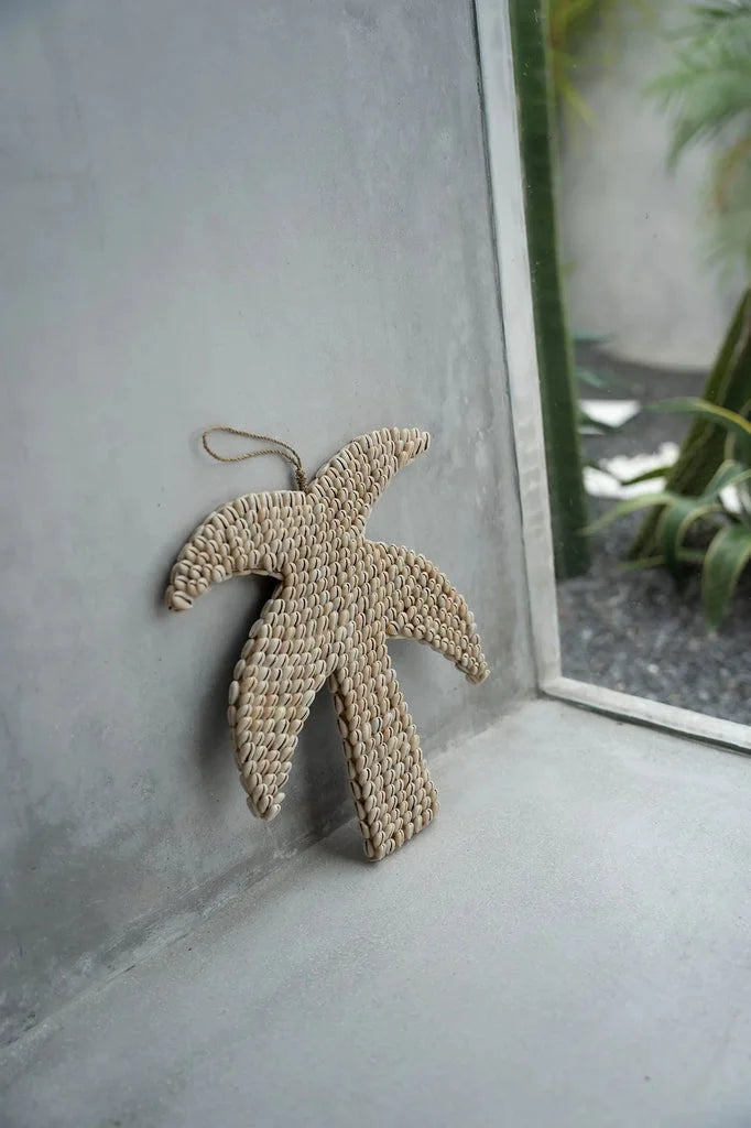 Ornement en palmier tissé L’arbre à coquilles Naturel pour décoration naturelle