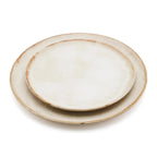 Deux assiettes en céramique ronde et ivoire de lensemble L’assiette à salade Cascais