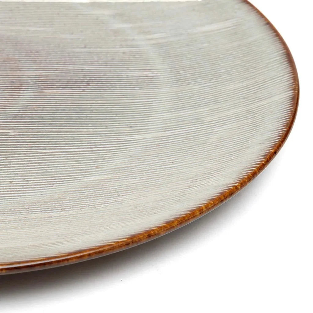 Assiette ronde texturée en céramique dans l’ensemble L’assiette de dîner Peniche