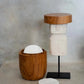 Contenant en bois avec disques de coton et sculpture decorative pour L’homme de Sumba debout