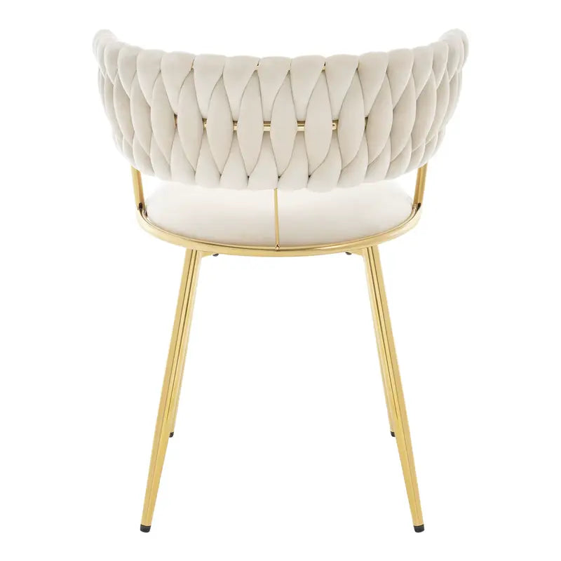 Vue arrière d’une chaise en velours crème avec dossier tressé