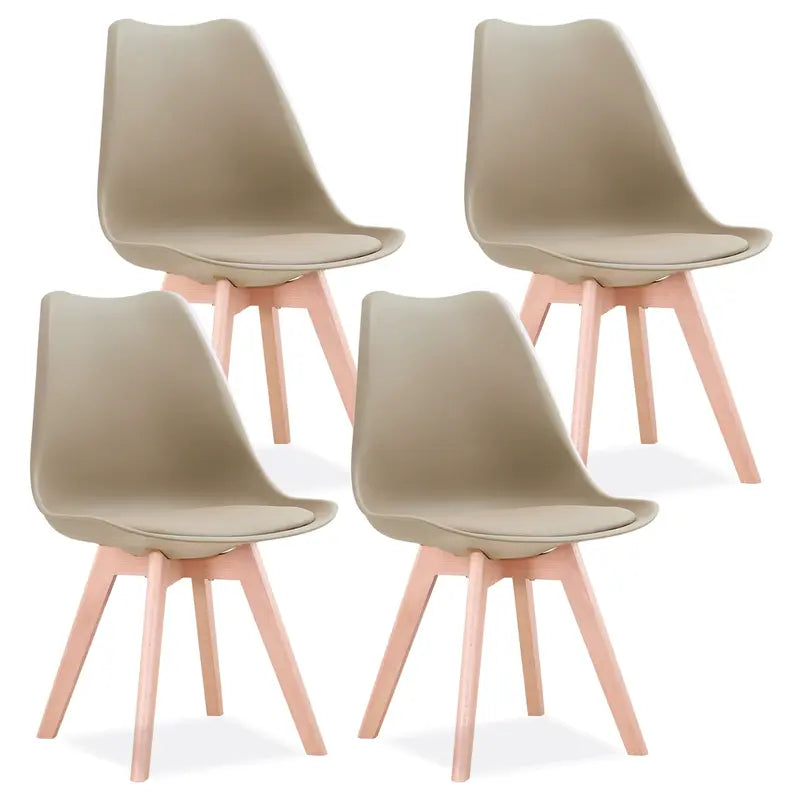 Lot de 4 chaises scandinaves beiges sur fond blanc