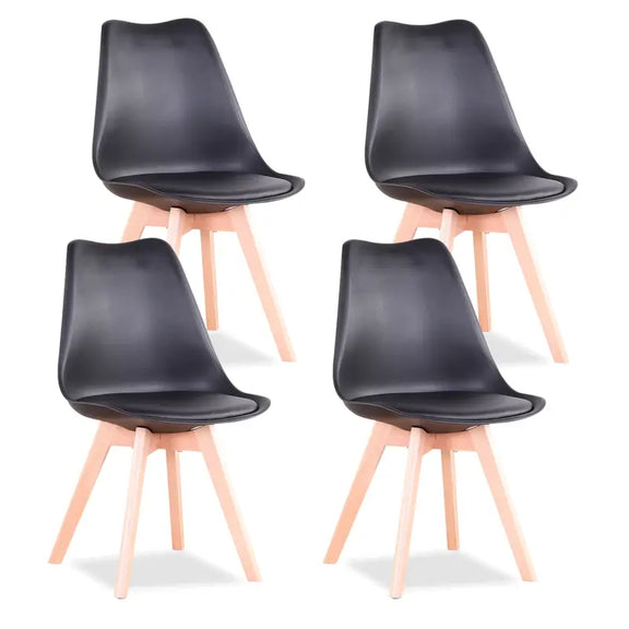 Lot de 4 chaises scandinaves noires sur fond blanc