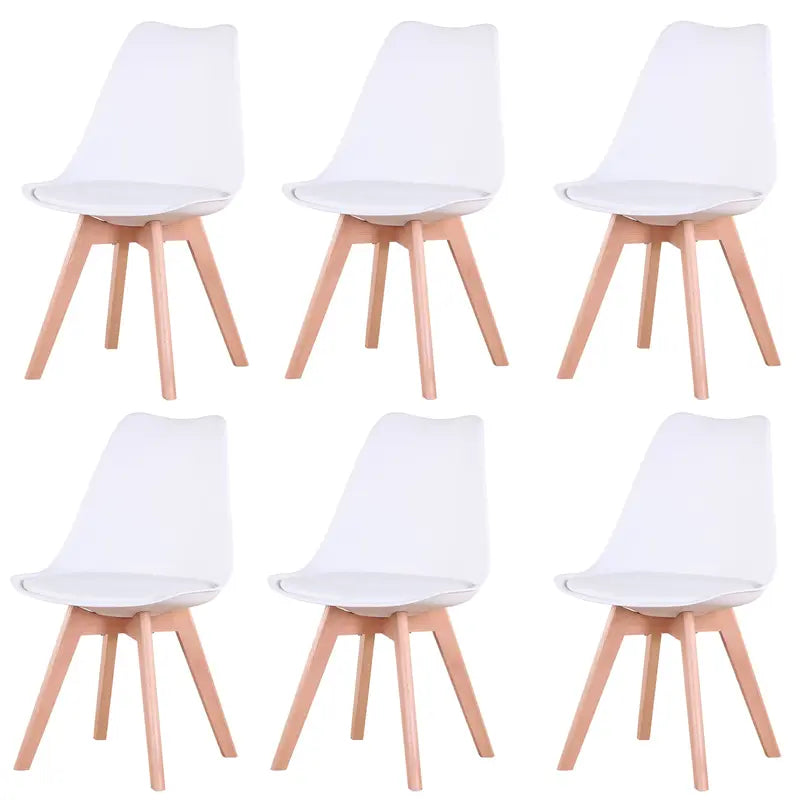 Lot de 6 chaises scandinaves blanches sur fond blanc