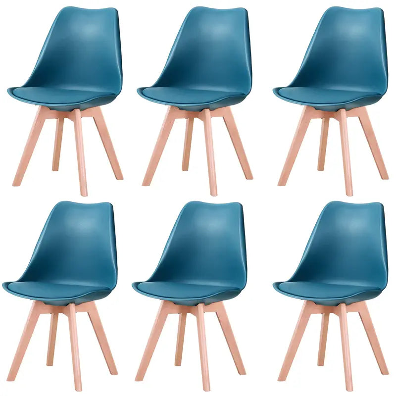 Lot de 6 chaises scandinaves bleues sur fond blanc