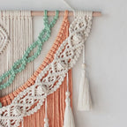 Macramé mural 2 couleurs gros plan