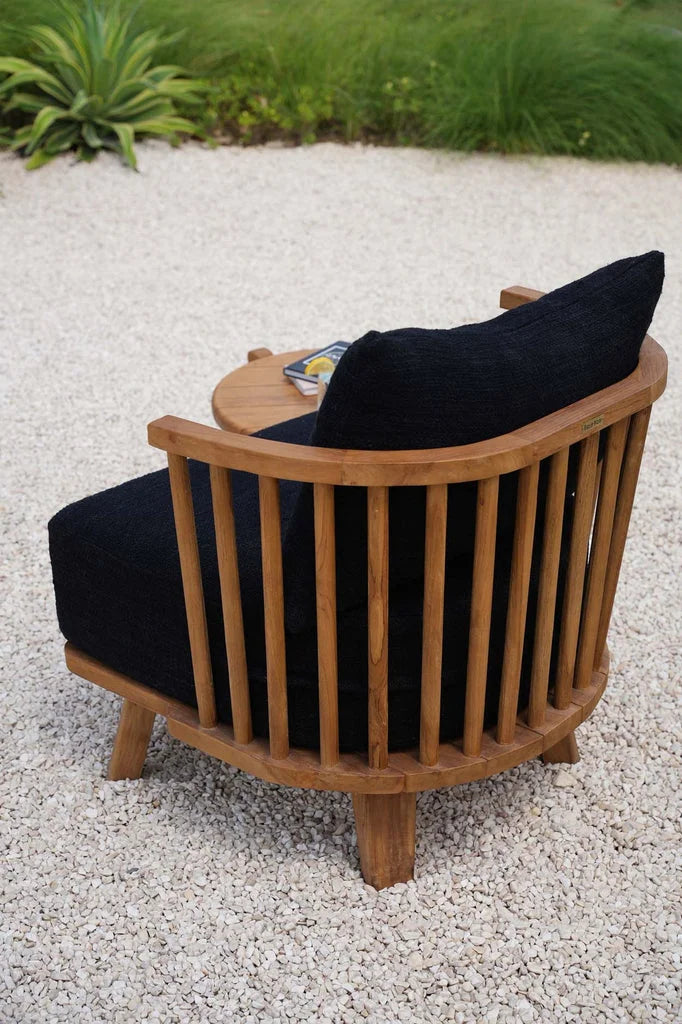 Chaise en bois avec coussins noirs pour le fauteuil Le Malawi One Seater Noir Naturel