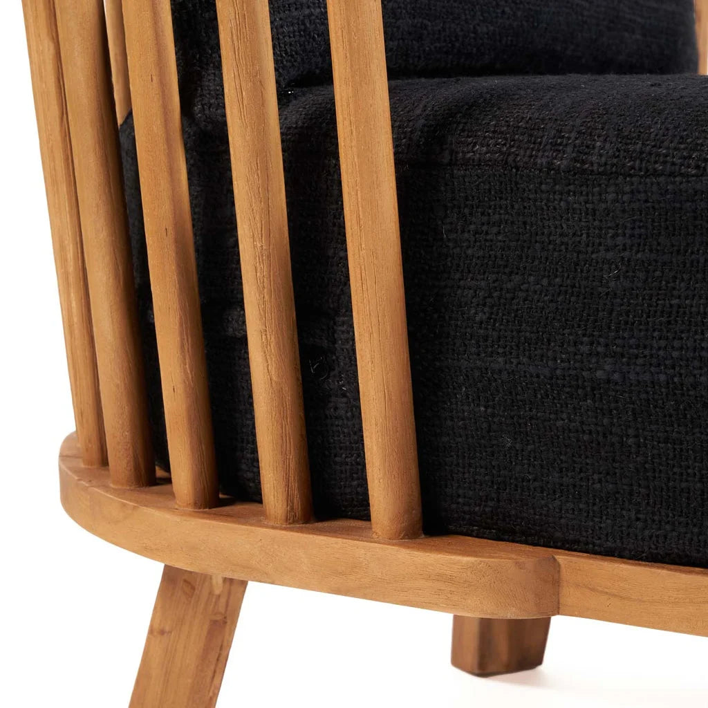 Chaise en bois avec coussin noir pour le produit Le Malawi One Seater Noir Naturel