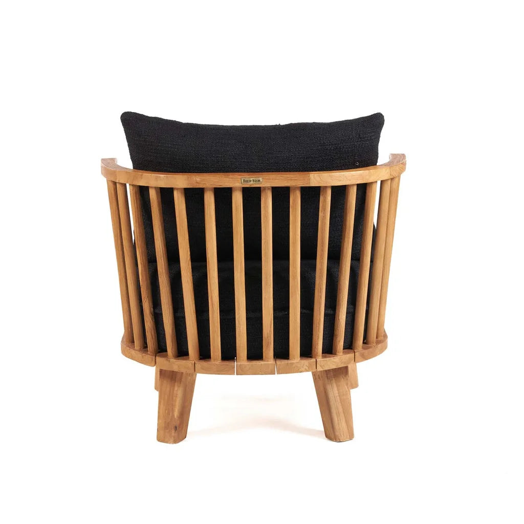 Chaise en bois avec coussins noirs pour le produit Le Malawi One Seater Noir Naturel