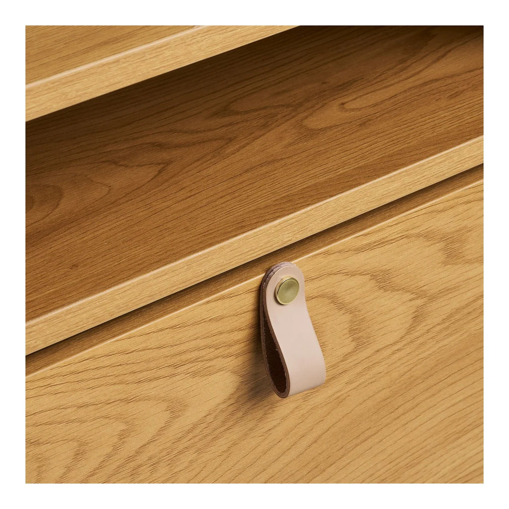 Poignée en cuir pour porte de meuble en bois et métal avec bouton métallique