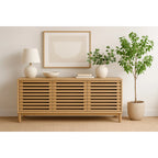 Meuble TV en bois clair à lattes ajourées, 124x46 cm