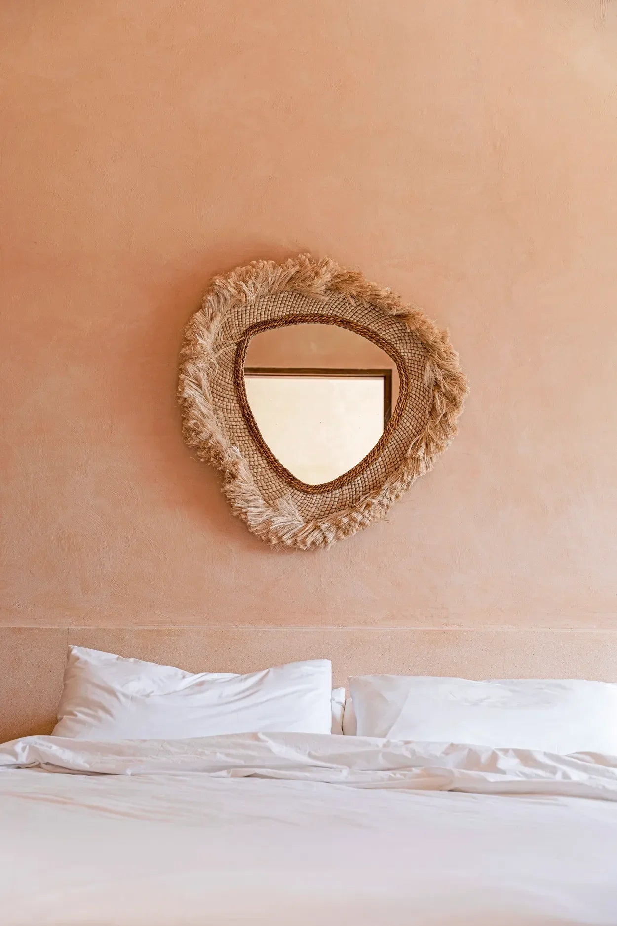 Miroir asymétrique en abaca naturel 80 cm – Modèle La Contessa