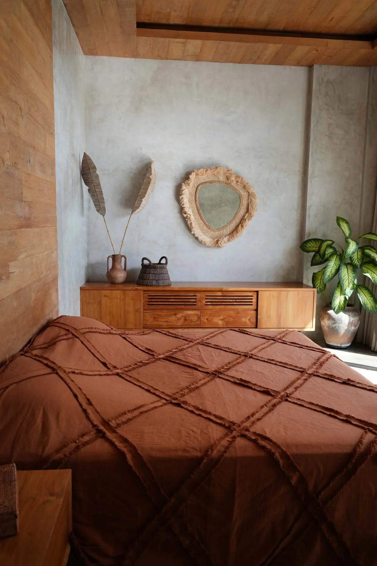 Miroir asymétrique en abaca naturel 80 cm – Modèle La Contessa