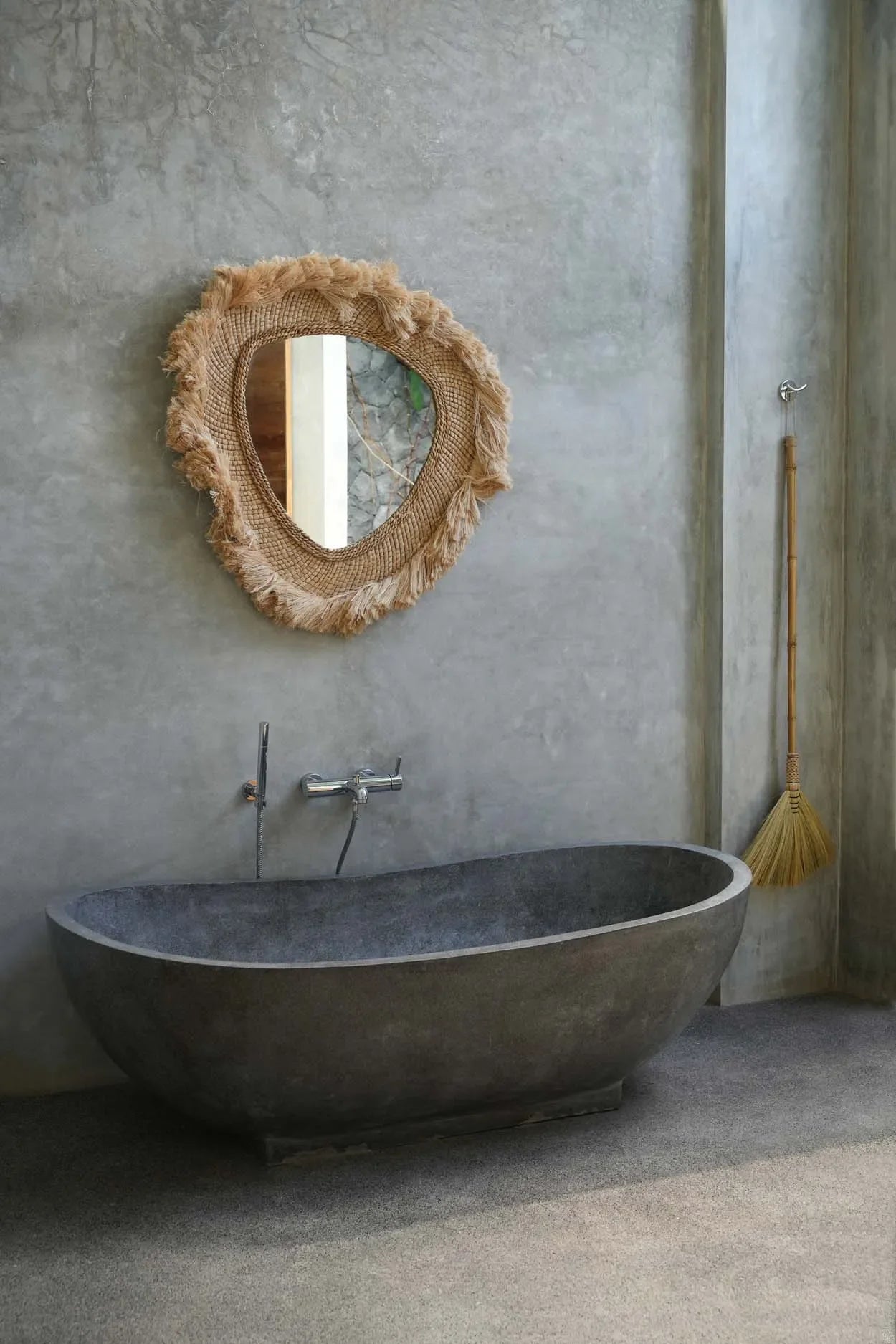 Miroir asymétrique en abaca naturel 80 cm – Modèle La Contessa
