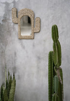 Miroir mural cactus beige en coquillages cauris blancs, 40x38 cm