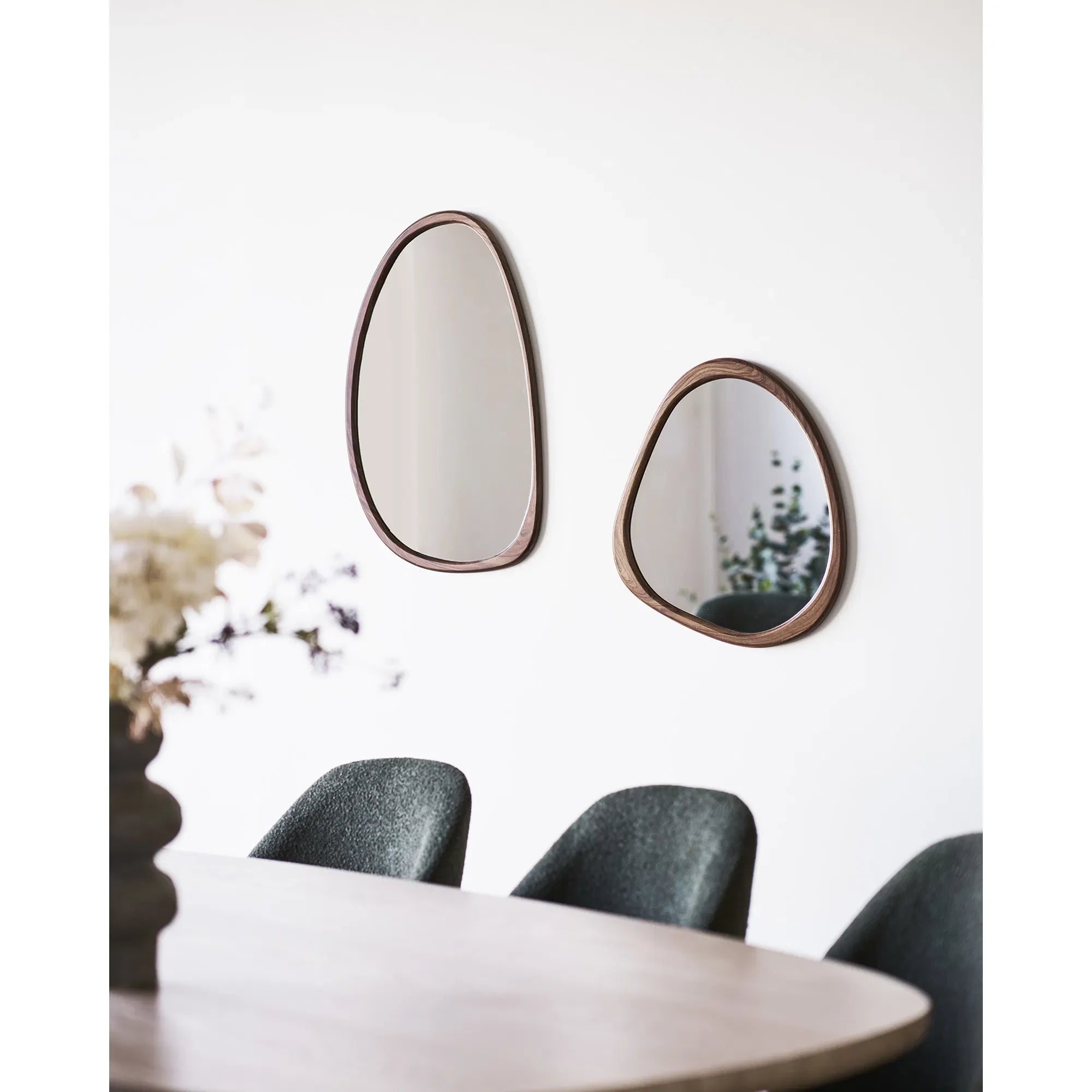 Miroirs muraux organiques en bois foncé avec formes libres, 38,5x64,5 cm