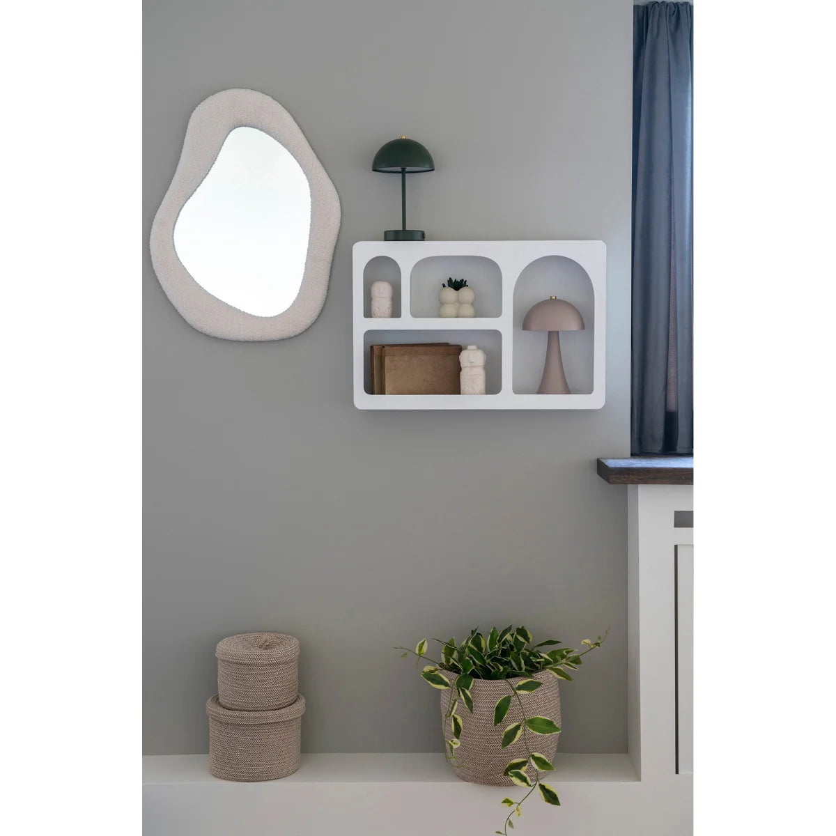 Étagère murale blanche rectangulaire avec compartiments arqués design moderne en verre