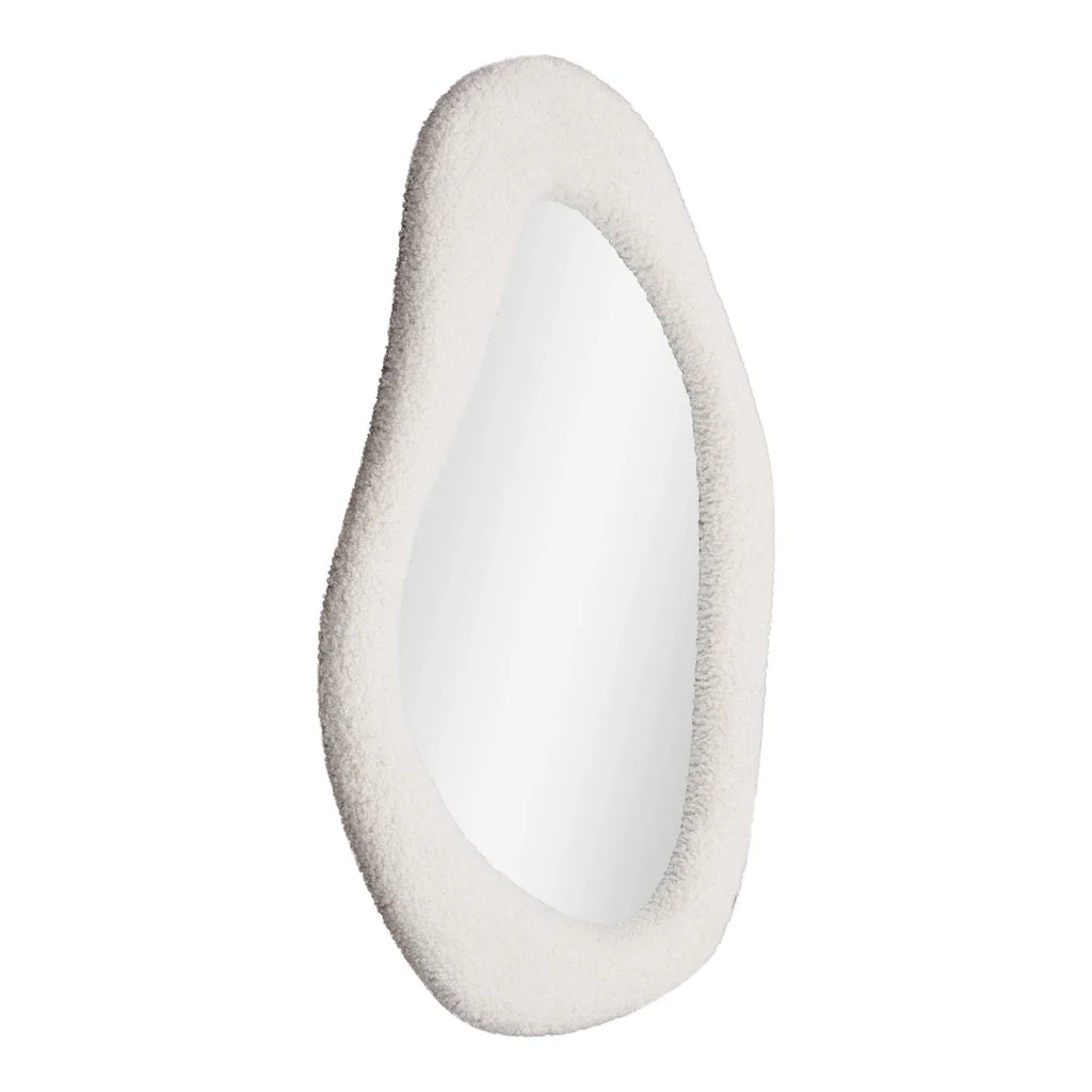 Vase en céramique blanc en forme d’avocat avec finition lisse et brillante, idéal pour décoration murale organique