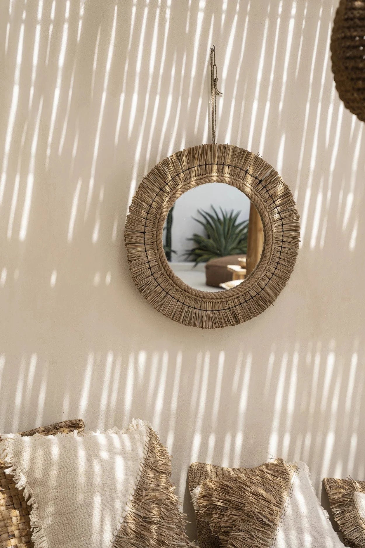 Miroir mural rond avec cadre en herbe naturelle tressée et corde en jute, Ø65 cm
