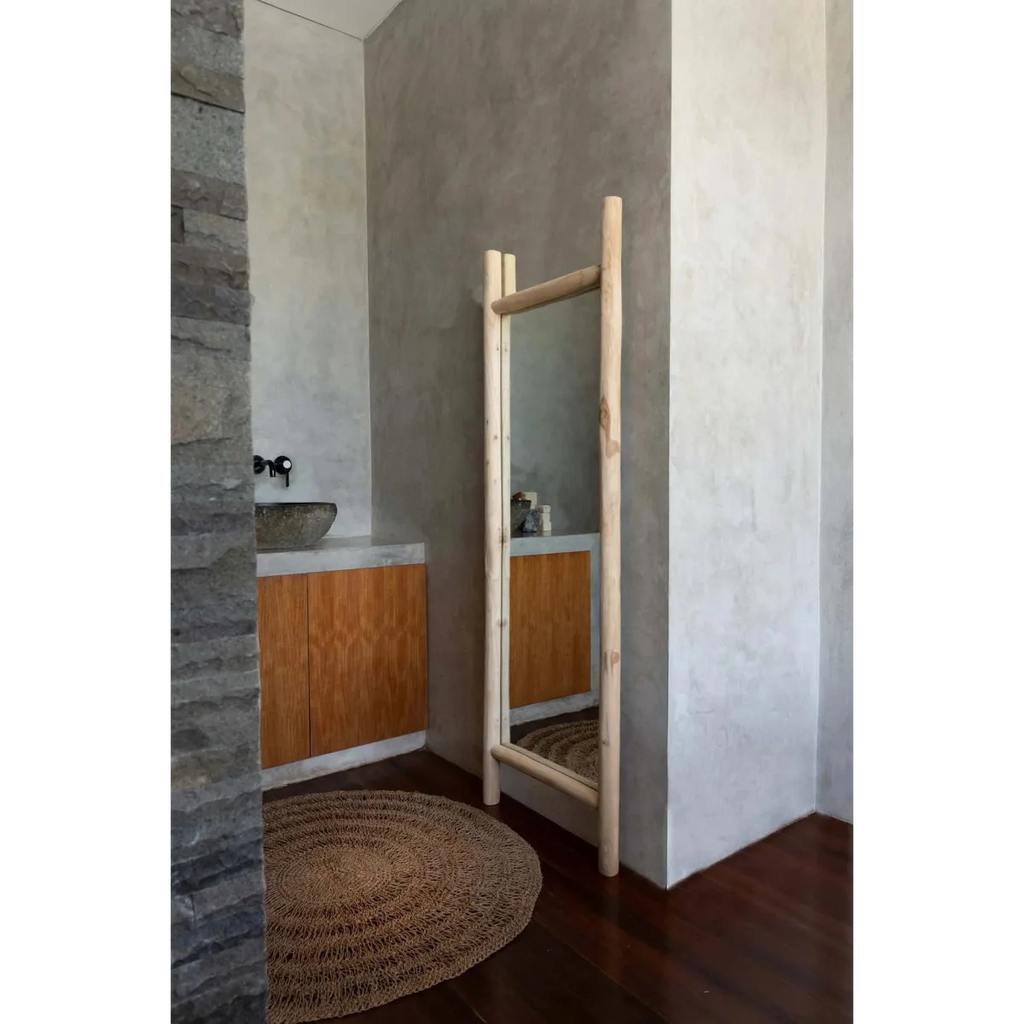 Miroir sur pied en teck naturel 170 cm avec cadre en bois clair pour chambre