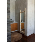 Miroir sur pied en teck naturel 170 cm avec cadre en bois clair pour chambre