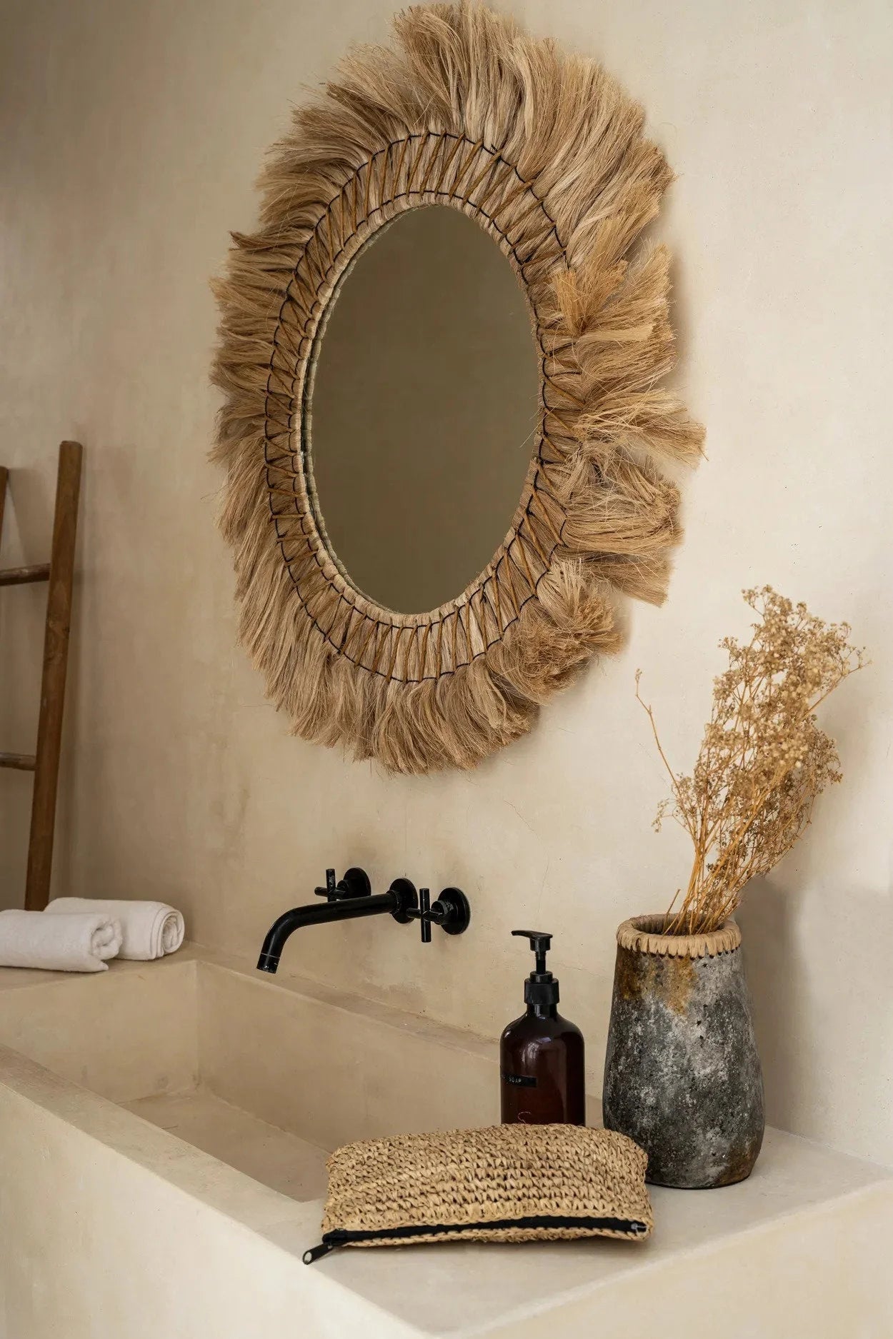 Miroir rond 90 cm avec cadre en fibre naturelle tressée et frange organique