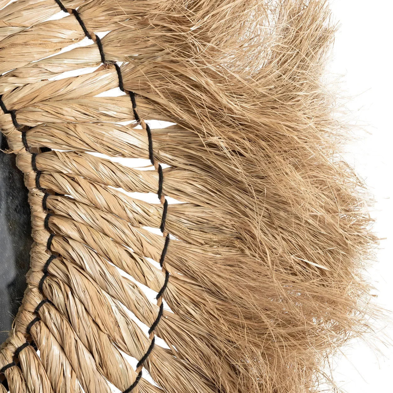 Décor en herbe naturelle tressée pour miroir rond 90 cm avec textures tressées et feutrées