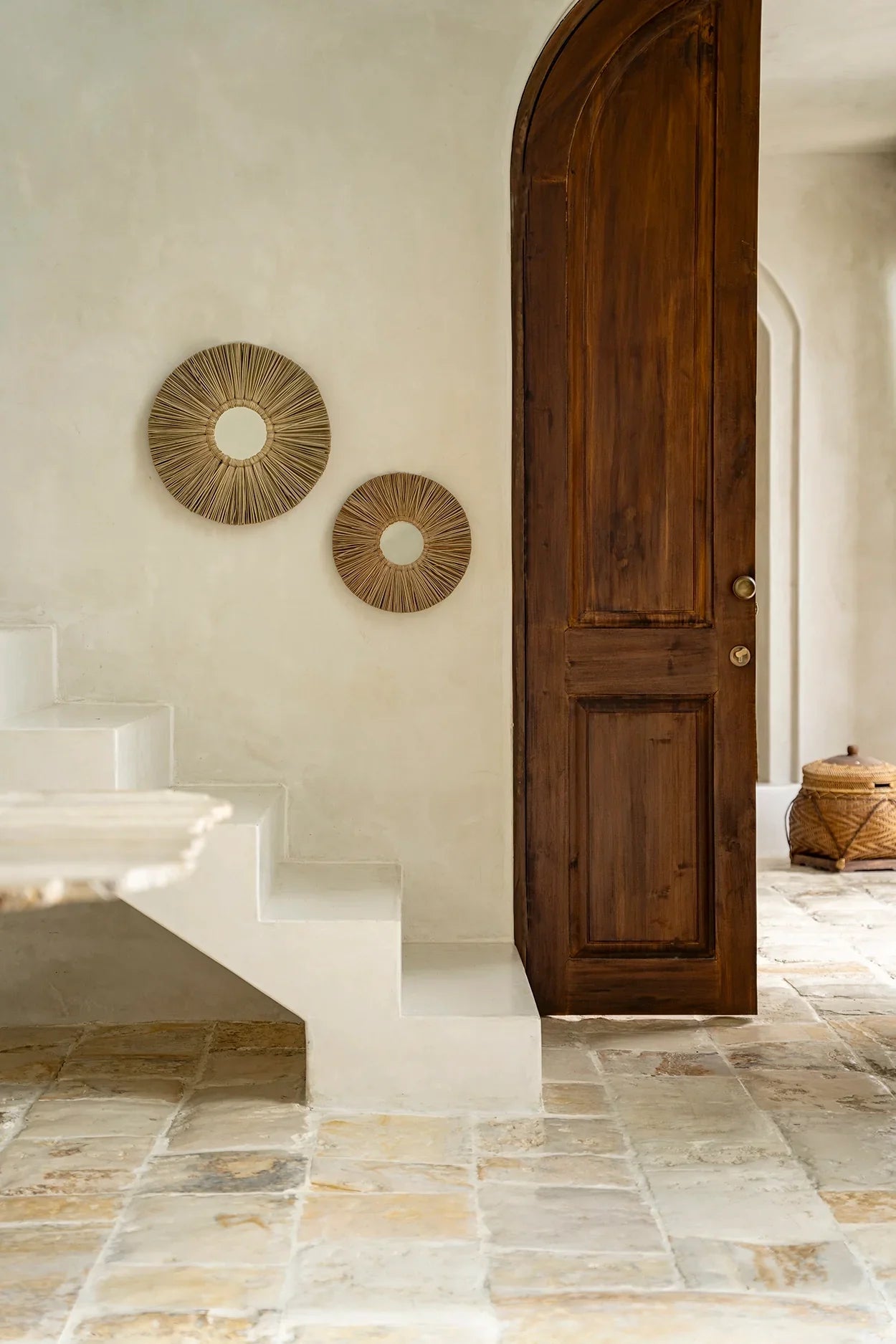 Miroir rond en herbe Alang Alang 45 cm naturel avec porte en bois rustique courbe