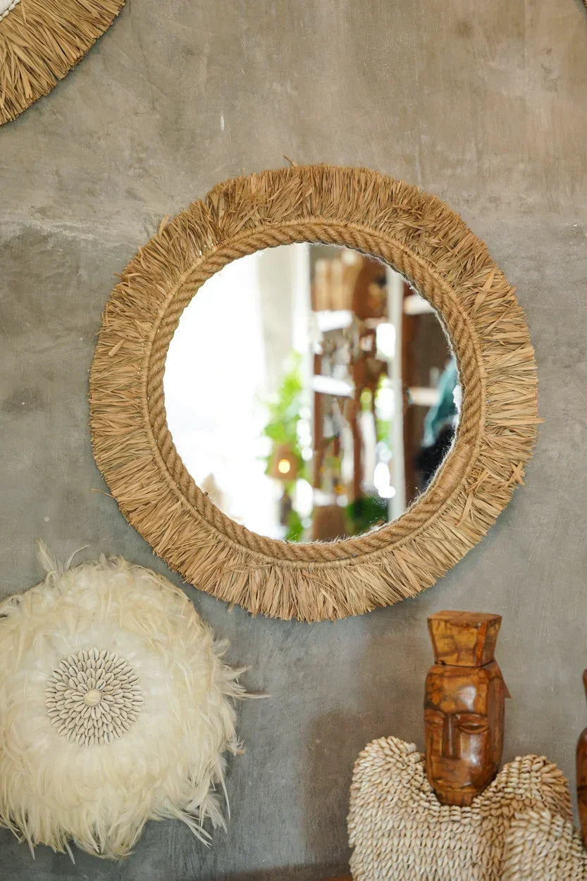 Miroir rond avec cadre en rope frangée en raphia naturel de 60 cm artisanat Indonésien