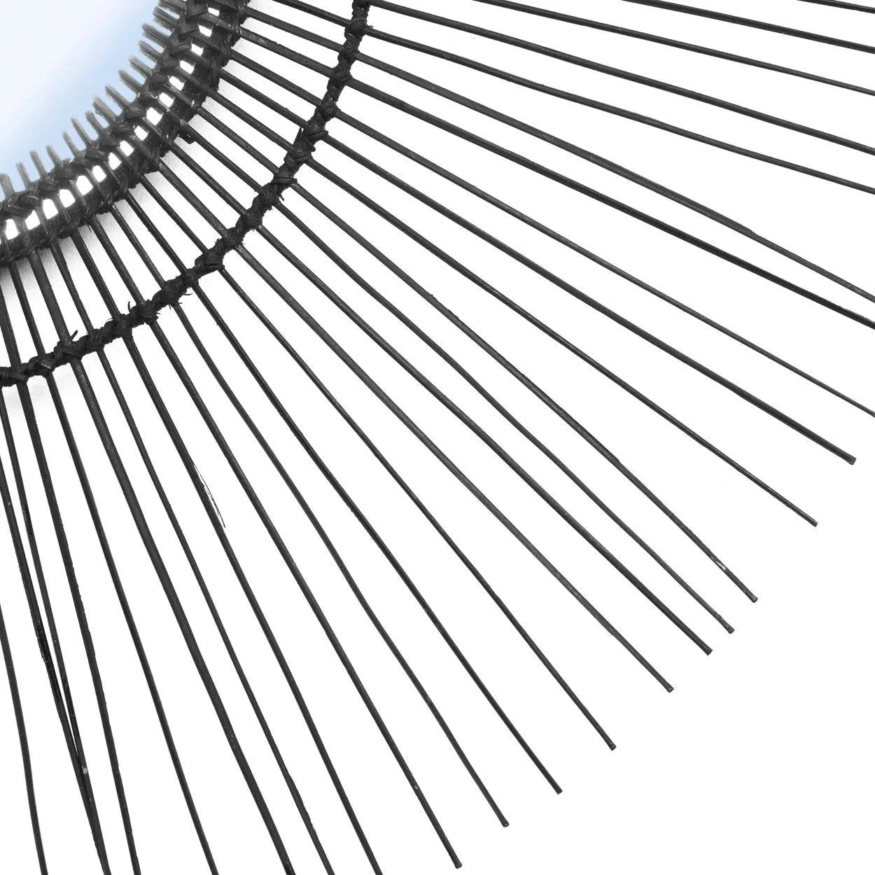 Cadre de miroir soleil en métal noir style années 70, rond en rotin de 85 cm