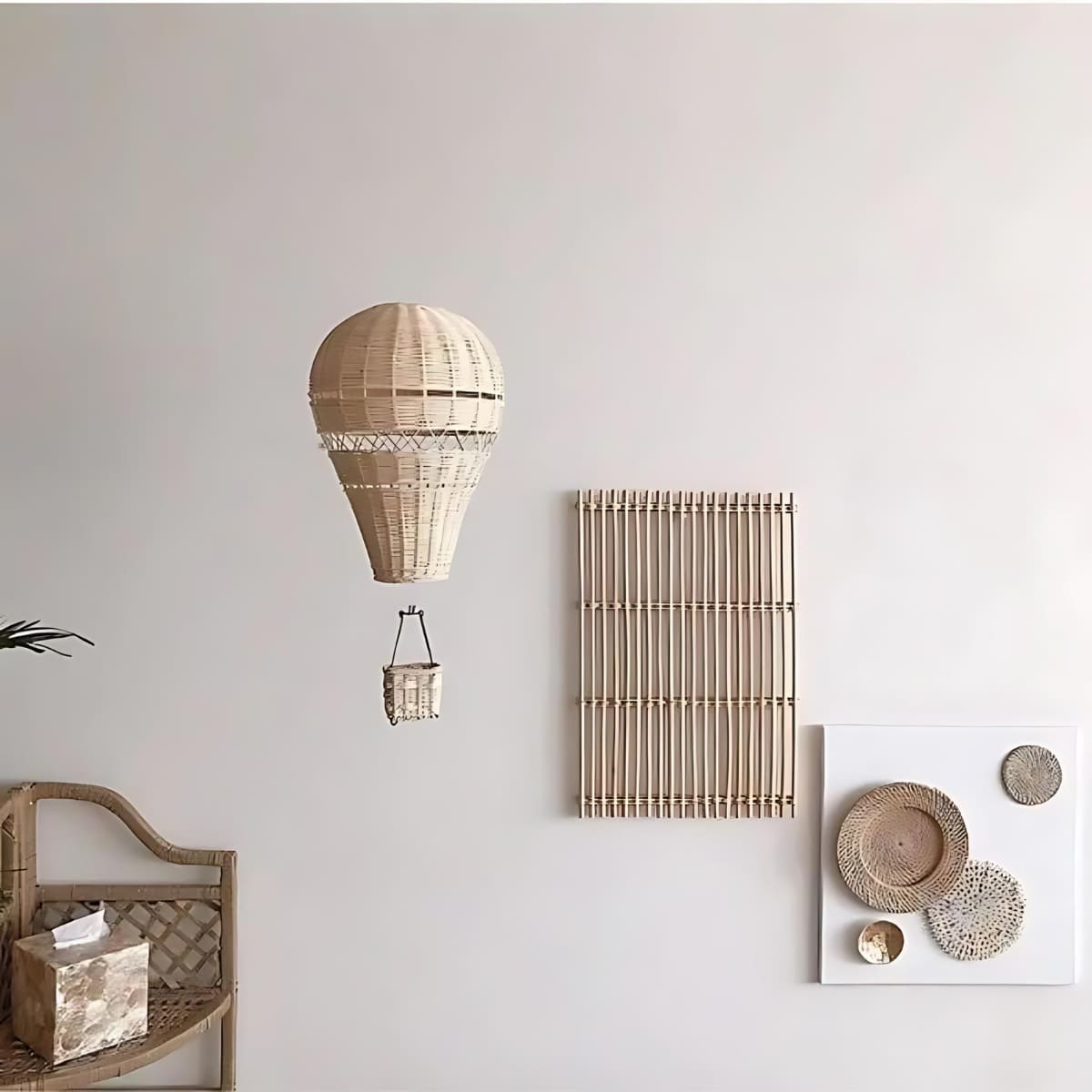 Montgolfière décorative en rotin en situation