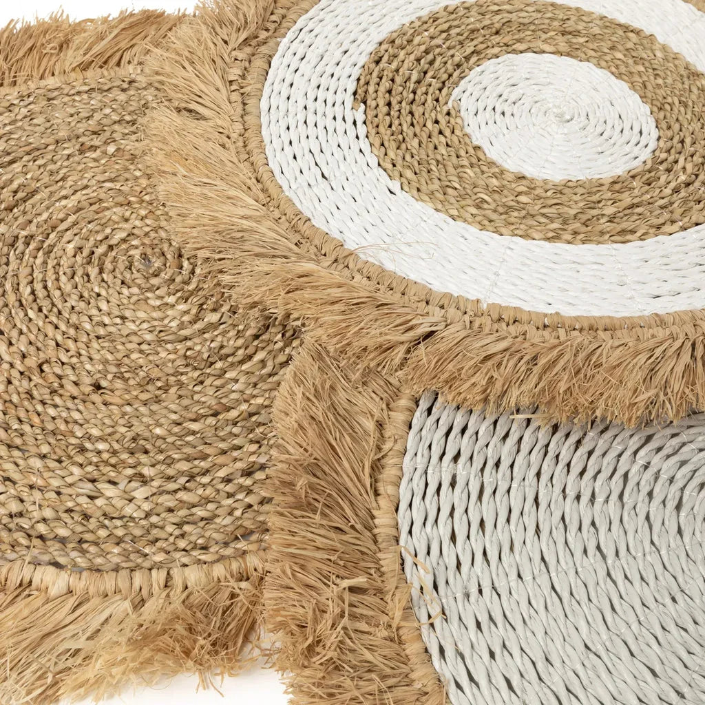 Set de huit nappes en raphia d herbe marine avec franges naturelles blanc