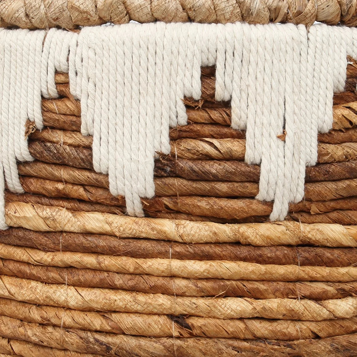 Panier à linge en feuille de bananier avec couvercle et motif géométrique blanc