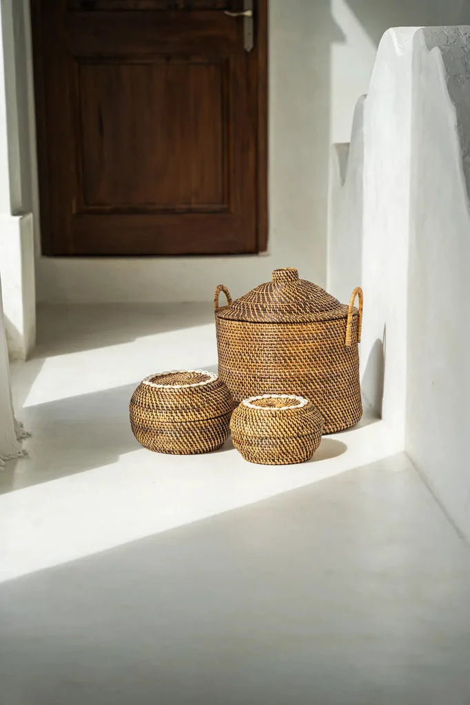 Panier à poignées coloniales en rotin tissé pour rangement naturel Marron