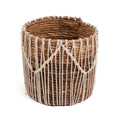 Panier cylindrique en macramé coton blanc et feuilles de bananier motif zigzag