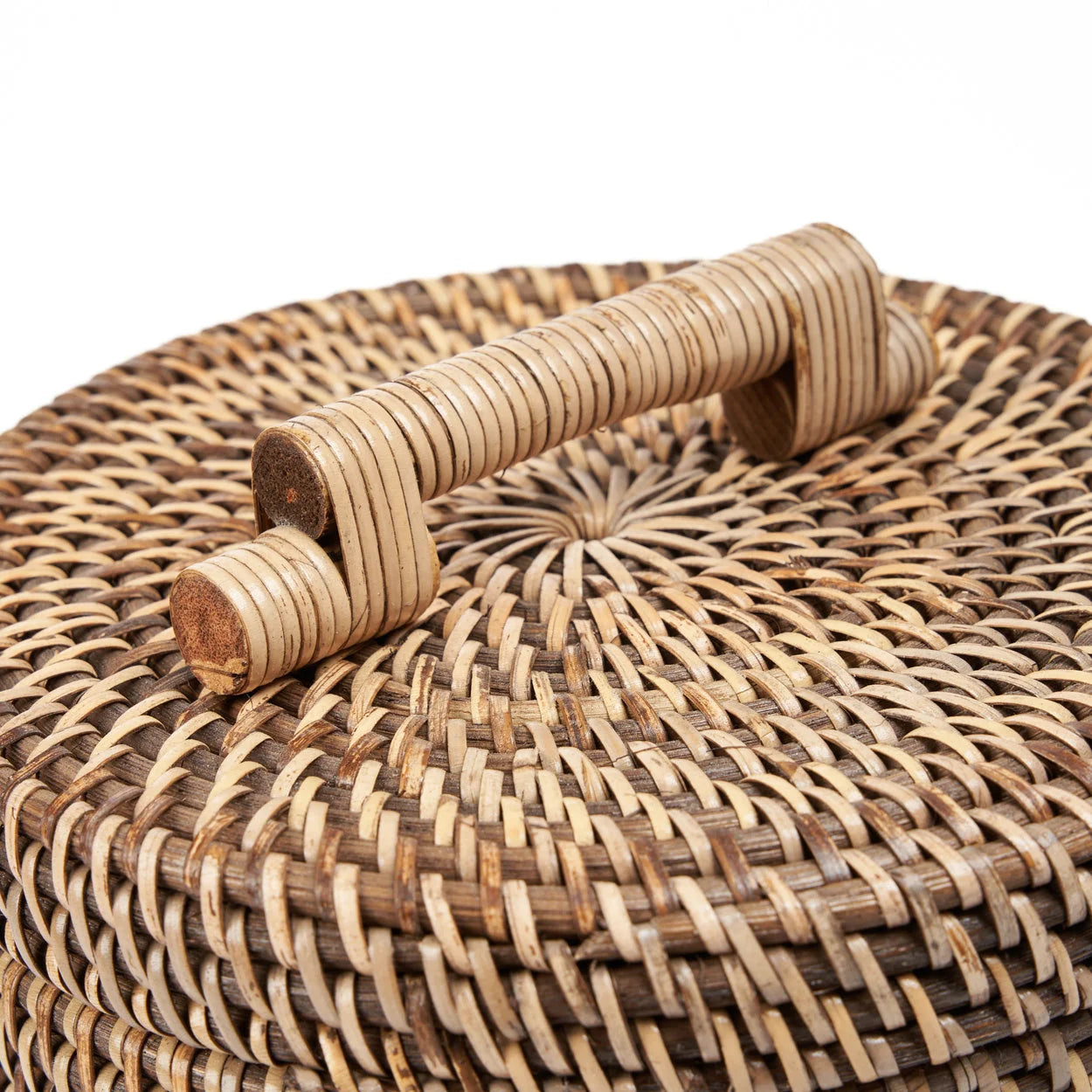 Panier cylindrique en rotin tressé brun naturel avec couvercle H33 cm