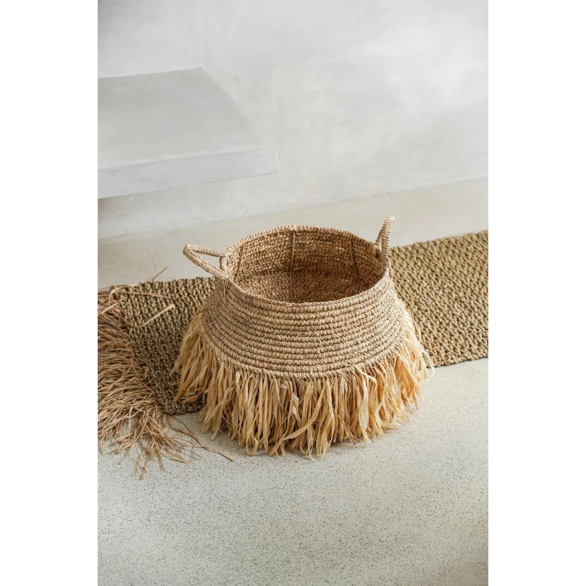 Panier déco en raphia naturel avec franges – 45x30 cm
