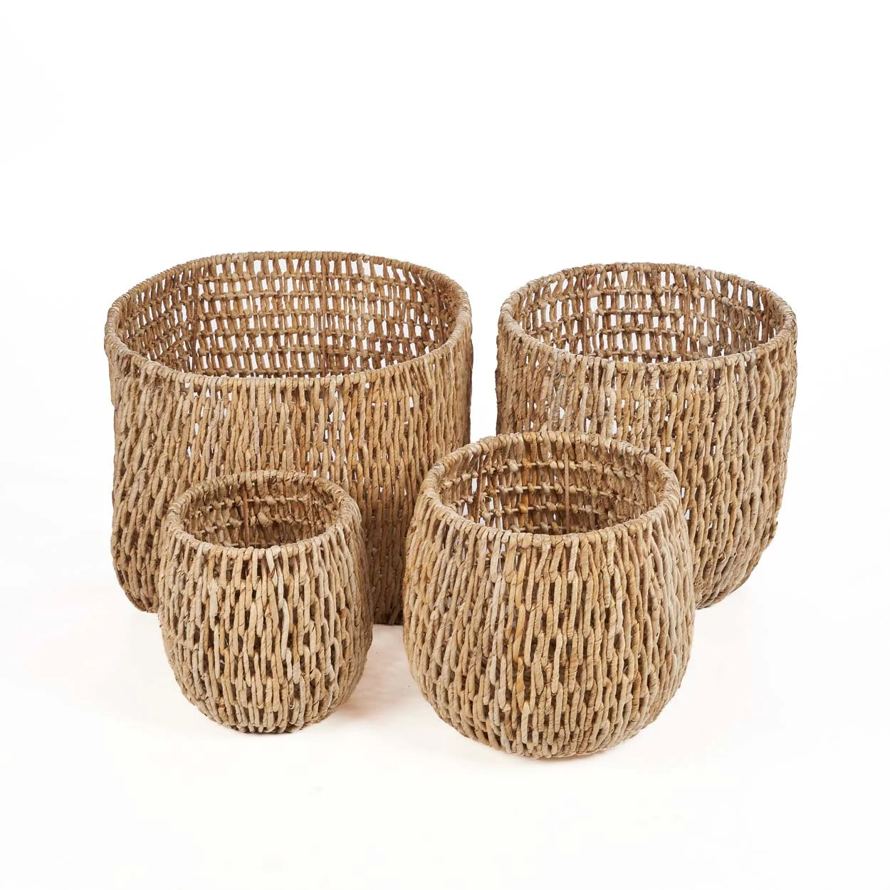 Quatre paniers de rangement en feuilles de bananier tressées naturel 29 cm