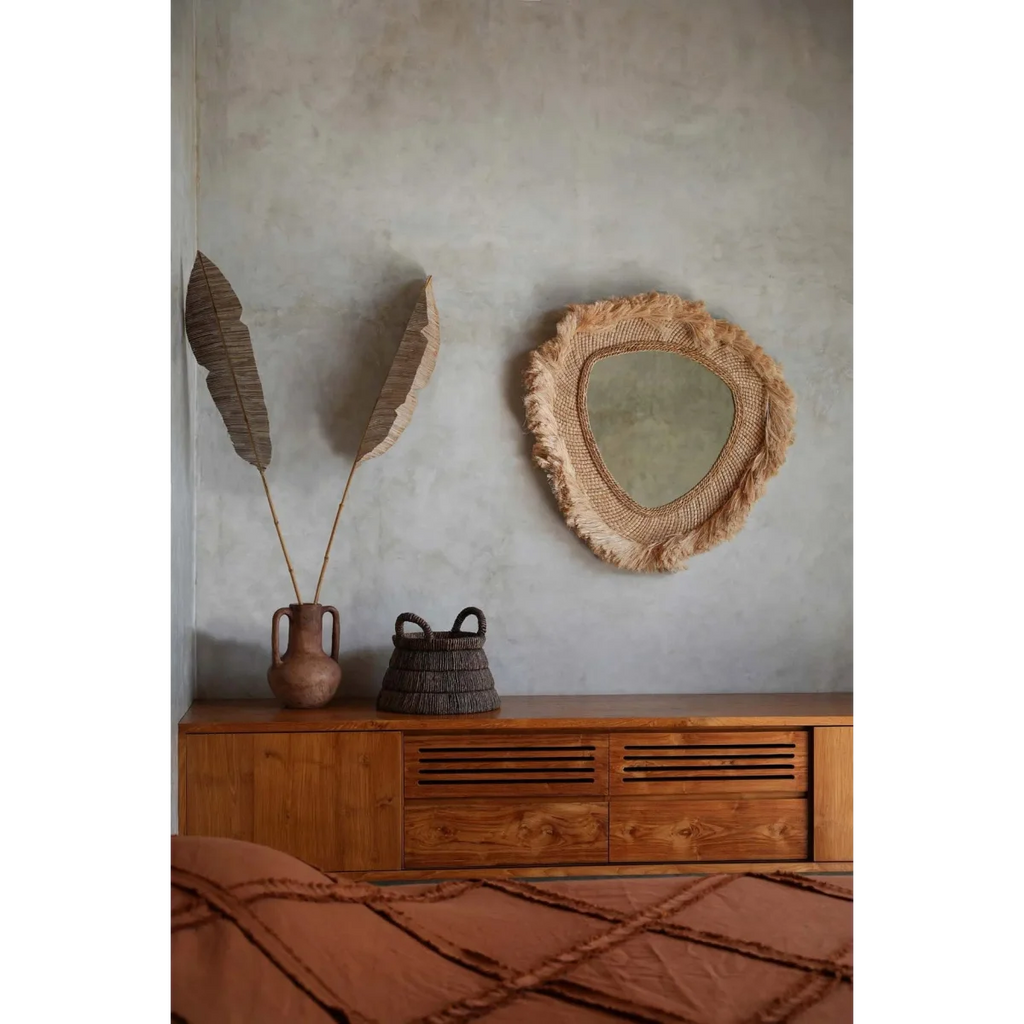 Panier en feuilles de bananier tressées forme triangle