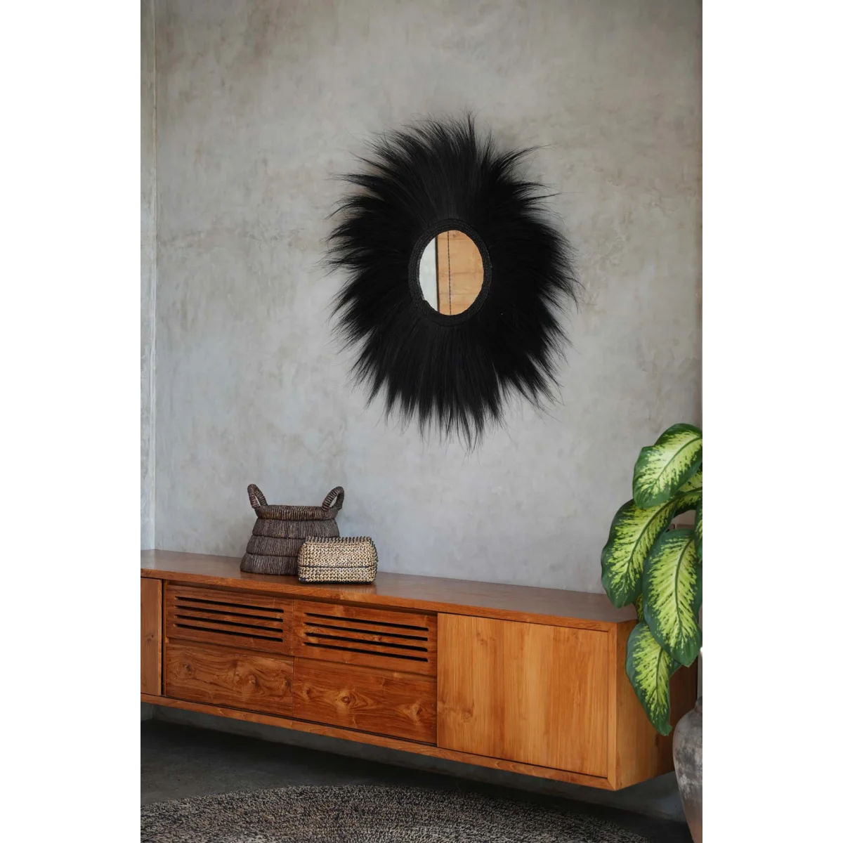 Décor mural en fourrure noire avec découpe circulaire, design moderne