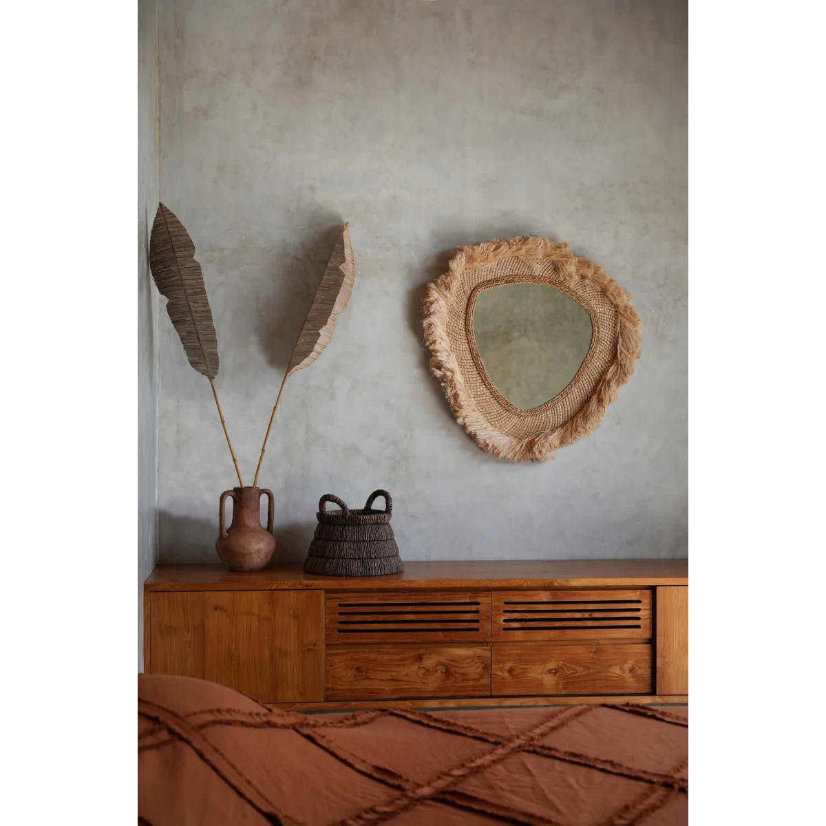 Miroir rond tressé en feuilles de bananier, cadre fibre naturelle brun clair texturé