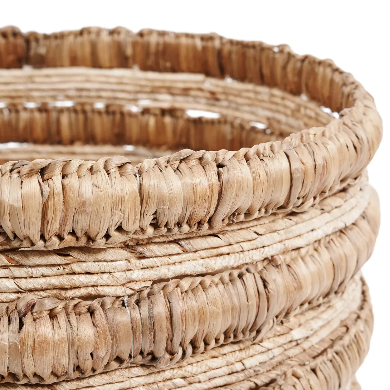 Corbeille en fibres naturelles tissées, dimensions 54x54x36 cm, en jacinthe d’eau