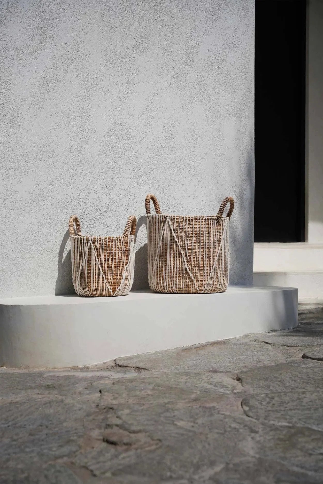 Panier en jonc de mer tressé & macramé avec poignées – H40 cm