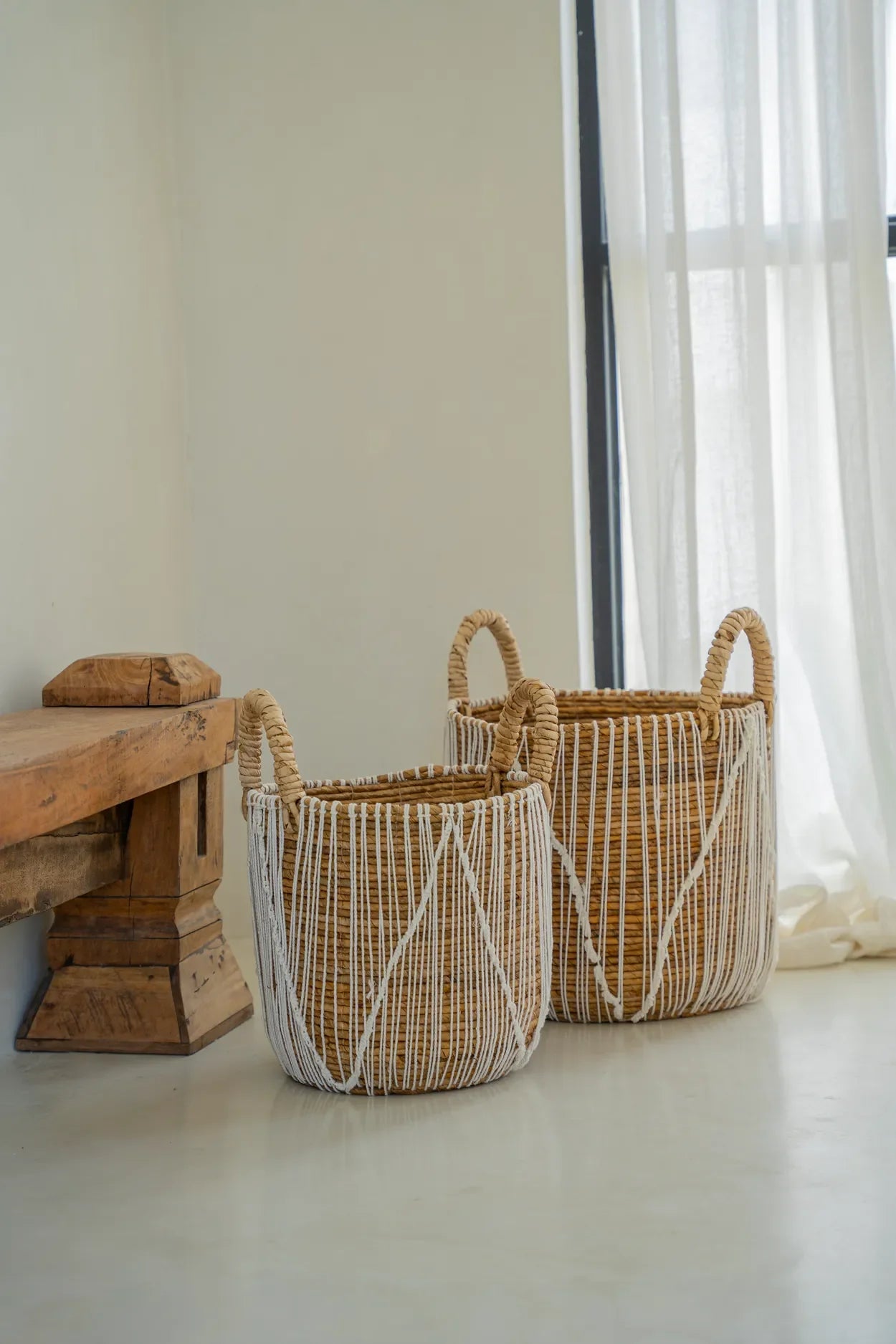Panier en jonc de mer tressé et macramé avec poignées, H40 cm