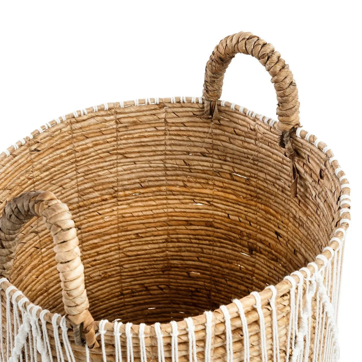 Panier en macramé cylindrique en jonc de mer naturel et blanc avec poignées et frange blanche