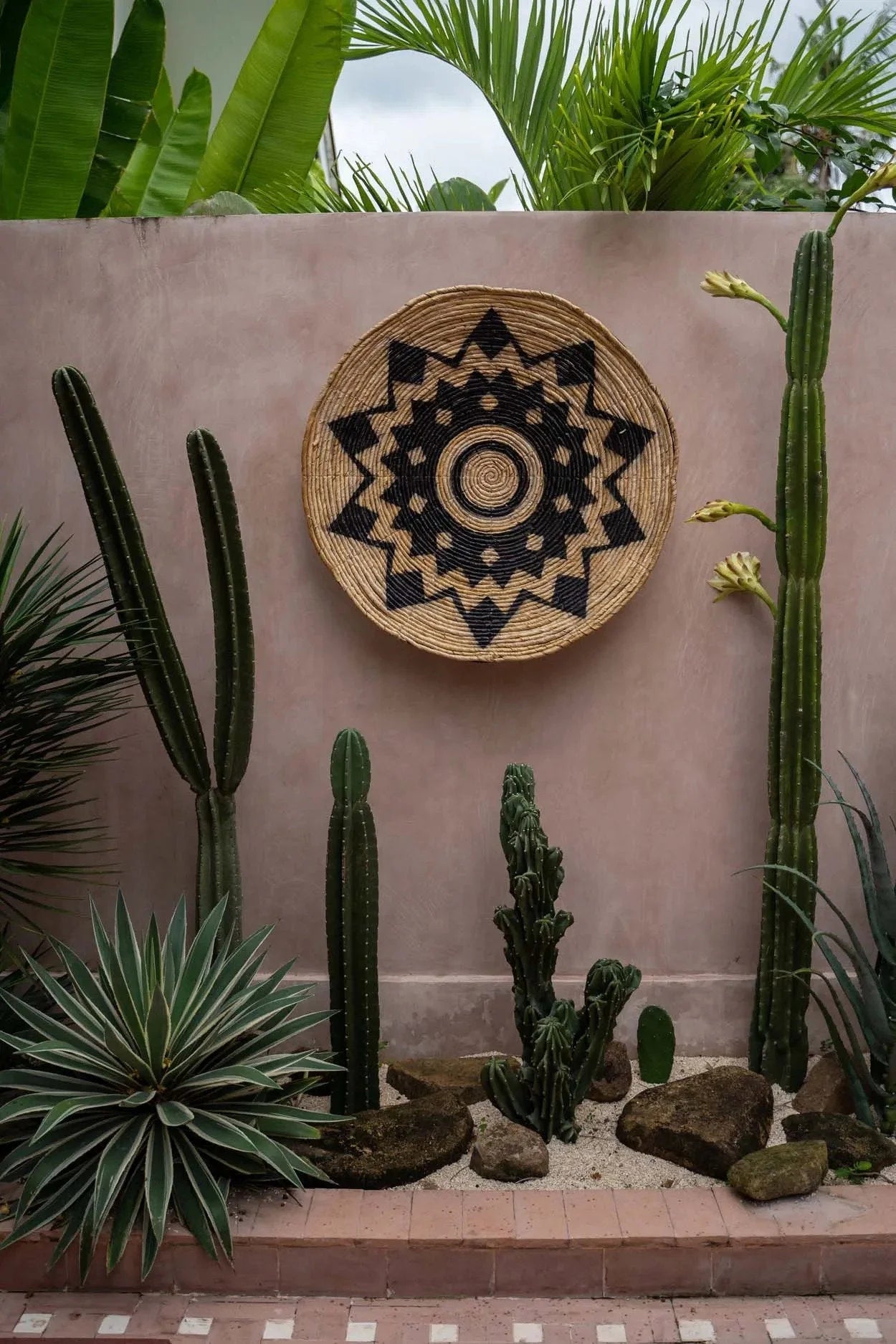 Panier mural rond en rotin motif étoile noire naturel – Ø90 cm