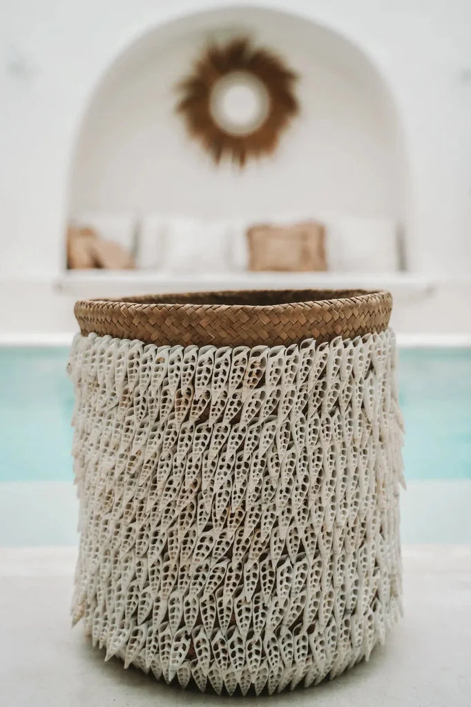 Panier en rotin avec franges de coquillages pour Le Panier Pandan #2