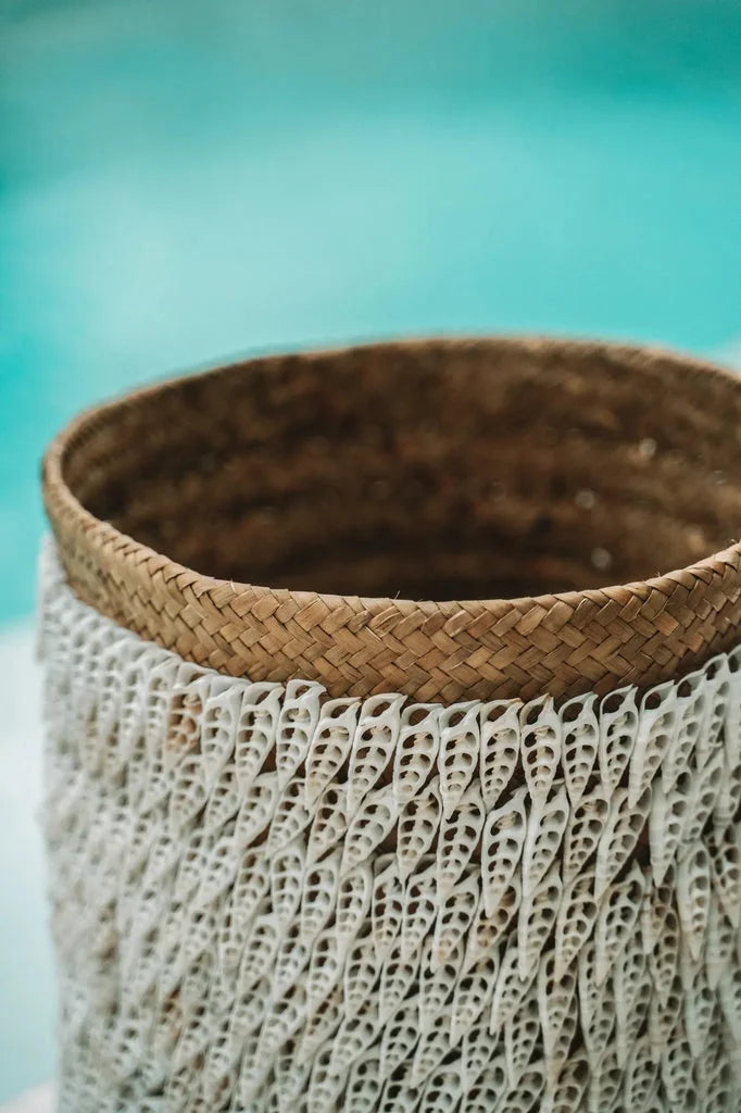 Panier en pandan tissé avec embellissements de coquillages pour Le Panier Pandan #2