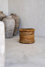 Panier de rangement rond en fibres naturelles tressées beige de 38 cm de diamètre