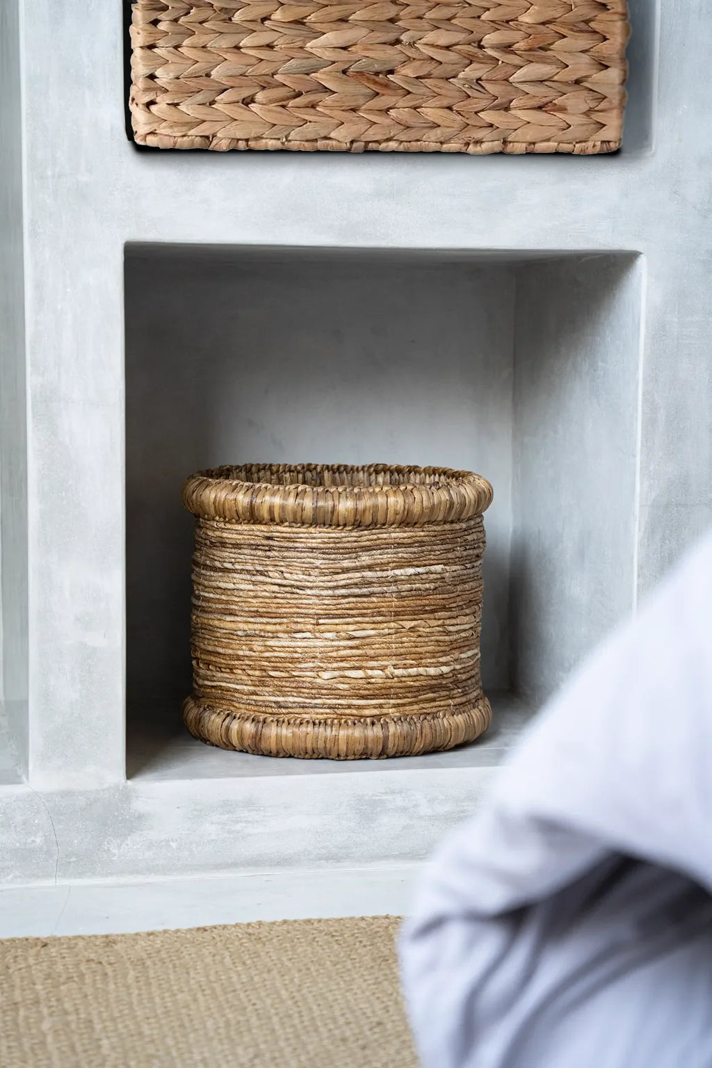 Panier de rangement en fibres naturelles tressées beige ronde de 38 cm diamètre